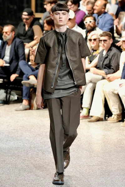 Look 1